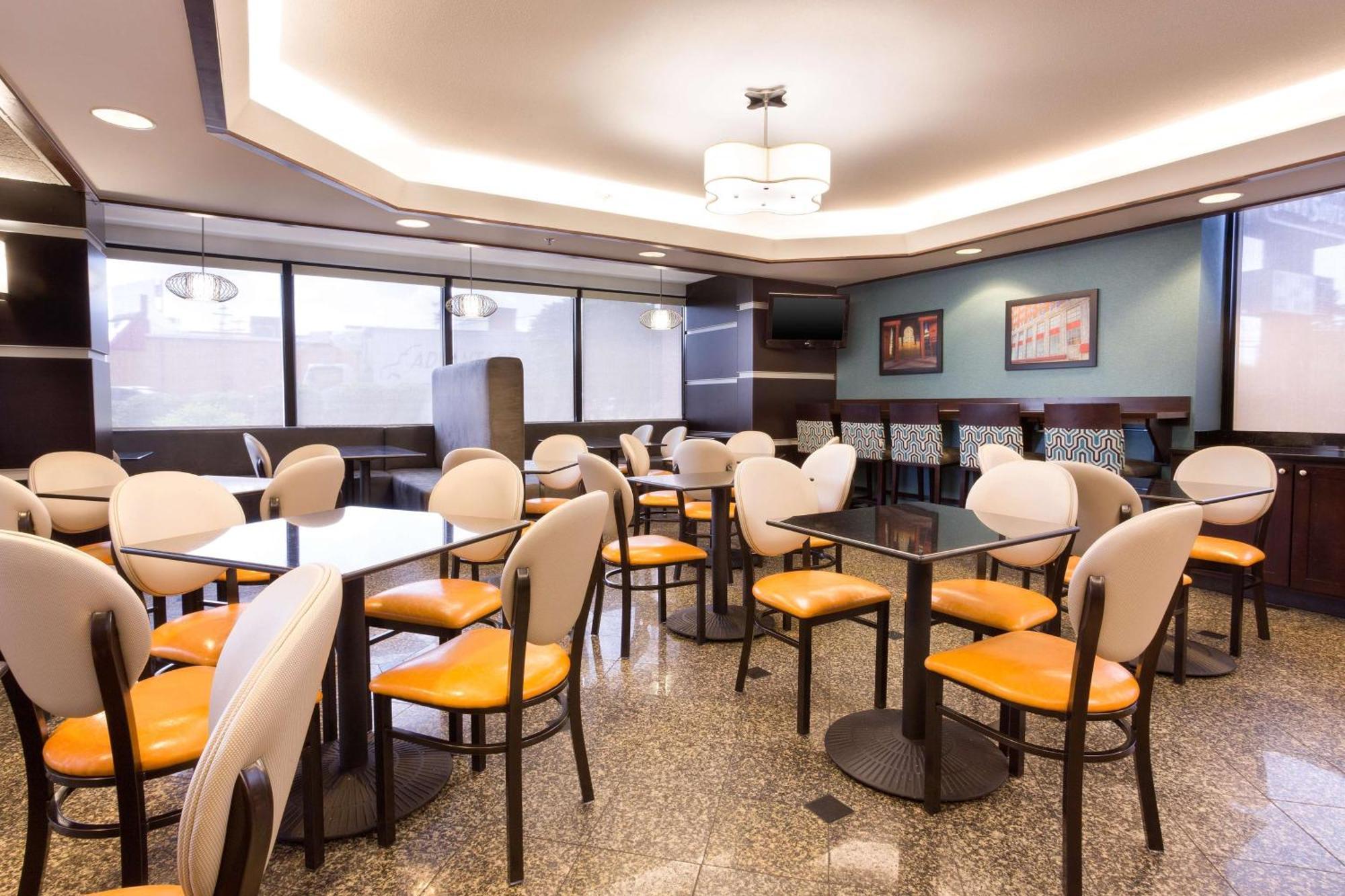 Drury Inn & Suites Greensboro Dış mekan fotoğraf