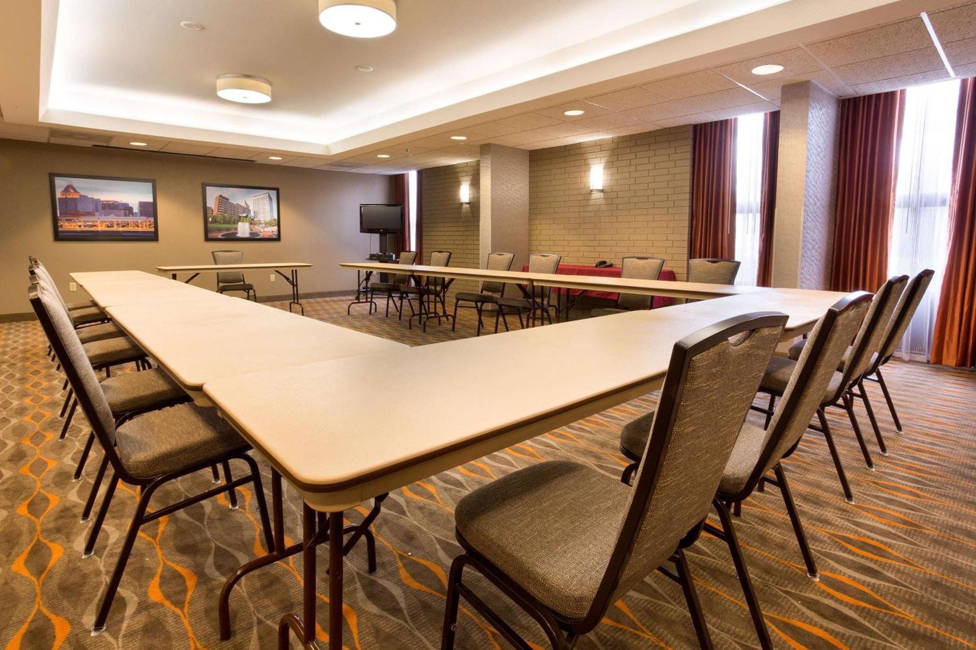 Drury Inn & Suites Greensboro Dış mekan fotoğraf